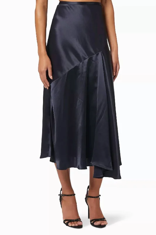 Feminine Soft - Hued Styles Darlington Skirt In Navy