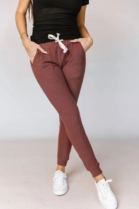 Holiday Attire Sale Performance Fleece Joggers In Mahogany